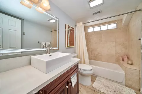 Bath - 1960 E Villa, Pasadena, CA 91107 photo 3 of 6