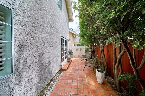 Exterior - 1960 E Villa, Pasadena, CA 91107 photo 5 of 8