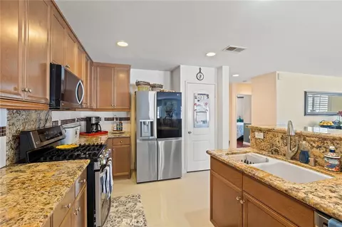 Kitchen - 14392 Smith River Rd, Eastvale, CA 92880 photo 5 of 6