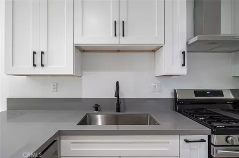 Kitchen - 425 N Raymond Ave, Pasadena, CA 91103 photo 3 of 5