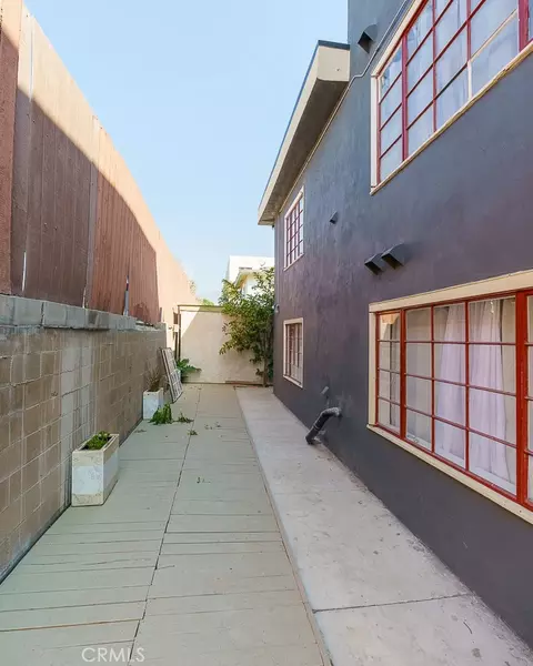 Exterior - 425 N Raymond Ave, Pasadena, CA 91103 photo 10 of 13