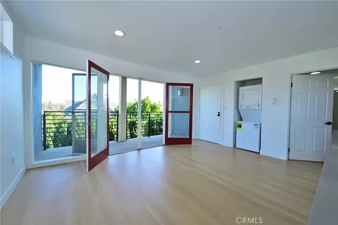 Living - 425 N Raymond Ave, Pasadena, CA 91103 photo 4 of 4