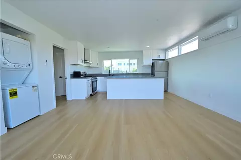 Living - 425 N Raymond Ave, Pasadena, CA 91103 photo 3 of 4