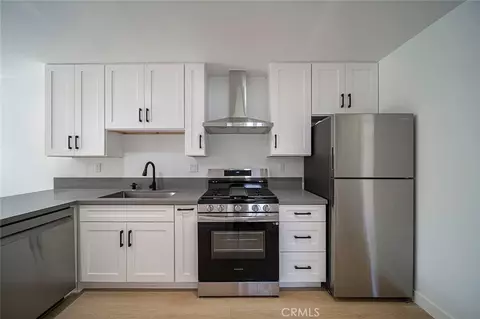 Kitchen - 425 N Raymond Ave, Pasadena, CA 91103 photo 2 of 5