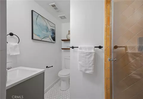 Bath - 965 E Del Mar #3, Pasadena, CA 91106 photo 2 of 3