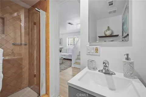 Bath - 965 E Del Mar #3, Pasadena, CA 91106 photo 1 of 3