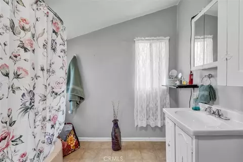 Bath - 710 E Greystone, Monrovia, CA 91016 photo 4 of 5