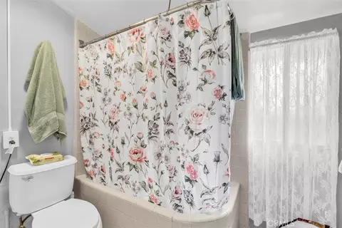 Bath - 710 E Greystone, Monrovia, CA 91016 photo 5 of 5