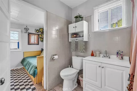 Bath - 710 E Greystone, Monrovia, CA 91016 photo 2 of 5