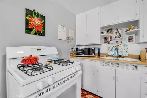 Kitchen - 710 E Greystone, Monrovia, CA 91016 photo 6 of 7