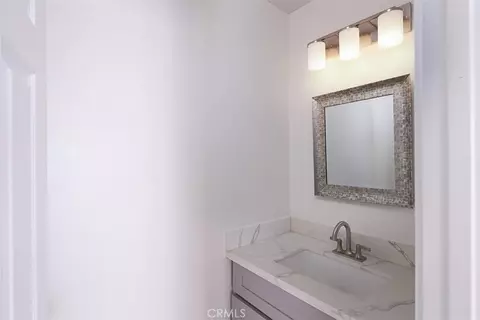 Bath - 331 Genoa #E, Monrovia, CA 91016 photo 1 of 2