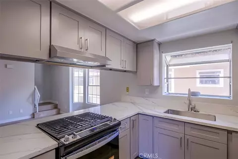 Kitchen - 331 Genoa #E, Monrovia, CA 91016 photo 2 of 3