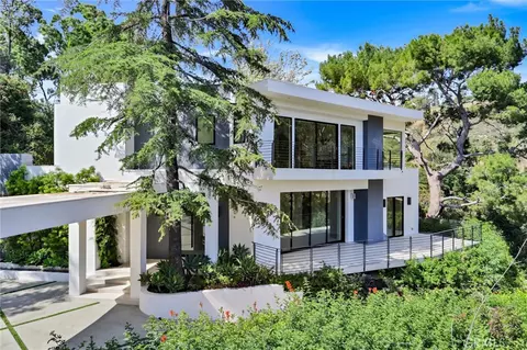 2341 Zorada Ct, Los Angeles, CA 90046
