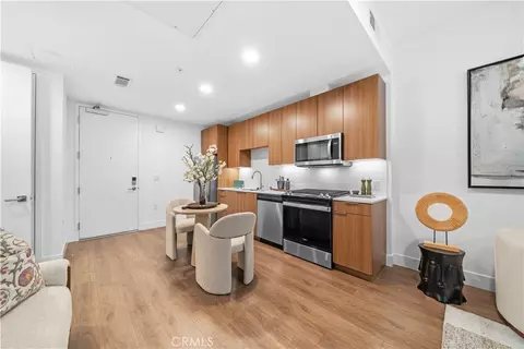 709 E Walnut St #319, Pasadena, CA 91101 photo 3