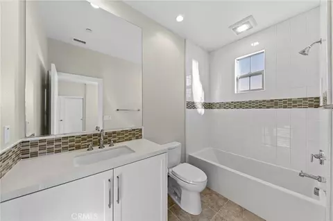 Bath - 130 Tomahawk, Irvine, CA 92618 photo 5 of 6