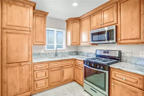 Kitchen - 2891 Canyon Crst #15, Riverside, CA 92507 photo 2 of 3