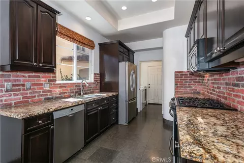 Kitchen - 1175 Corte Riviera, Camarillo, CA 93010 photo 2 of 3