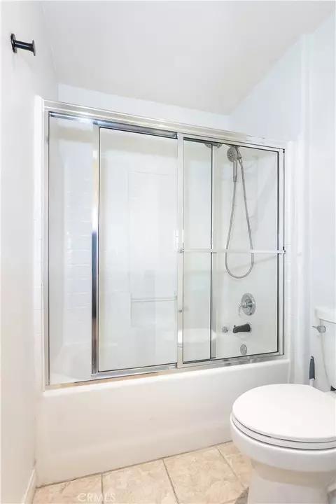 Bath - 1175 Corte Riviera, Camarillo, CA 93010 photo 4 of 4