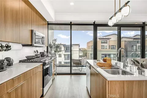 Kitchen - 709 E Walnut St #415, Pasadena, CA 91101 photo 6 of 7