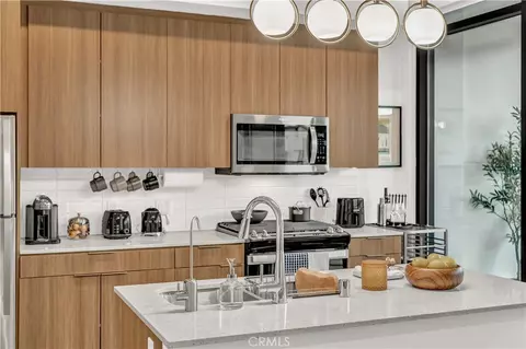 Kitchen - 709 E Walnut St #415, Pasadena, CA 91101 photo 3 of 7