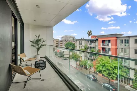 Exterior - 709 E Walnut St #415, Pasadena, CA 91101 photo 2 of 2