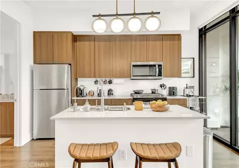 Kitchen - 709 E Walnut St #415, Pasadena, CA 91101 photo 2 of 7