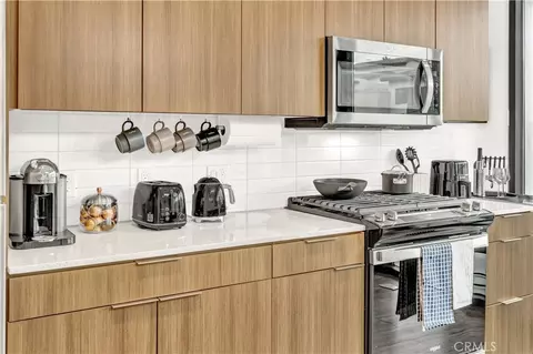 Kitchen - 709 E Walnut St #415, Pasadena, CA 91101 photo 4 of 7