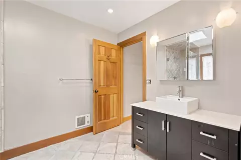 Bath - 231 E Lemon, Monrovia, CA 91016 photo 2 of 4