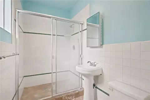 Bath - 231 E Lemon, Monrovia, CA 91016 photo 4 of 4