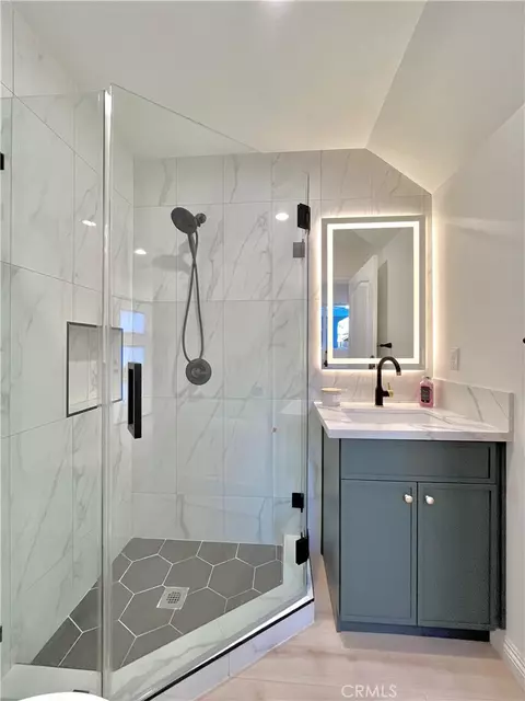 Bath - 936 E Sandra, Arcadia, CA 91006 photo 7 of 10