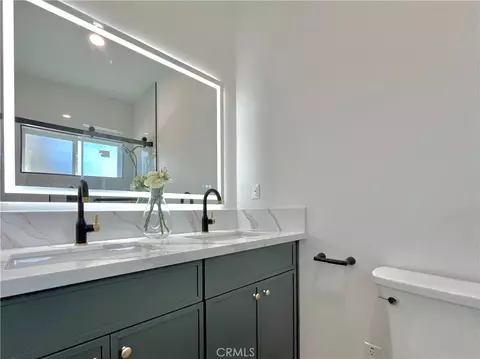 Bath - 936 E Sandra, Arcadia, CA 91006 photo 3 of 10