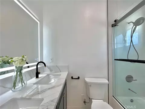 Bath - 936 E Sandra, Arcadia, CA 91006 photo 2 of 10