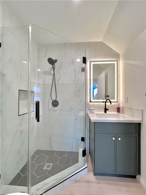 Bath - 936 E Sandra, Arcadia, CA 91006 photo 7 of 10