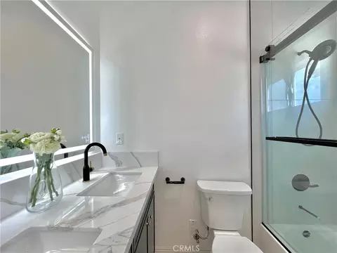 Bath - 936 E Sandra, Arcadia, CA 91006 photo 2 of 10