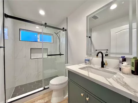 Bath - 936 E Sandra, Arcadia, CA 91006 photo 6 of 10