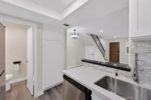 Entry Way - 521 W 9th St, Upland, CA 91786 photo 2 of 2