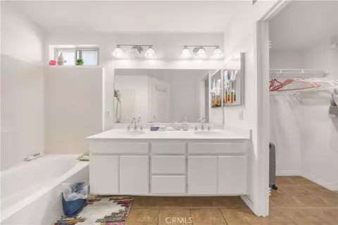 Bath - 11795 Puerto Real Rd, Fontana, CA 92337 photo 2 of 4