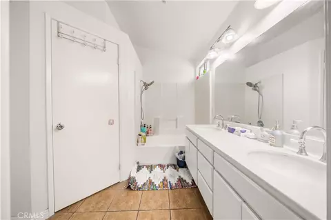 Bath - 11795 Puerto Real Rd, Fontana, CA 92337 photo 3 of 4