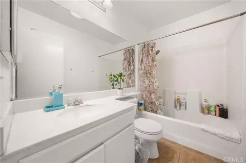 Bath - 11795 Puerto Real Rd, Fontana, CA 92337 photo 4 of 4