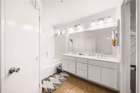 Bath - 11795 Puerto Real Rd, Fontana, CA 92337 photo 1 of 4