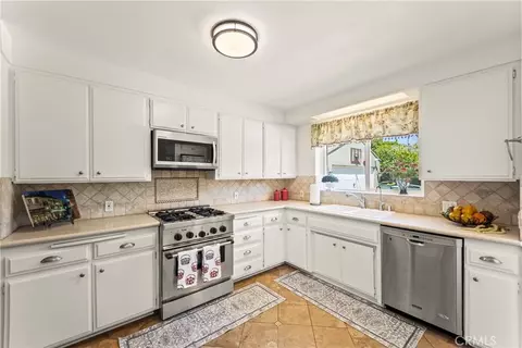 Kitchen - 2205 Las Lunas, Pasadena, CA 91107 photo 1 of 2