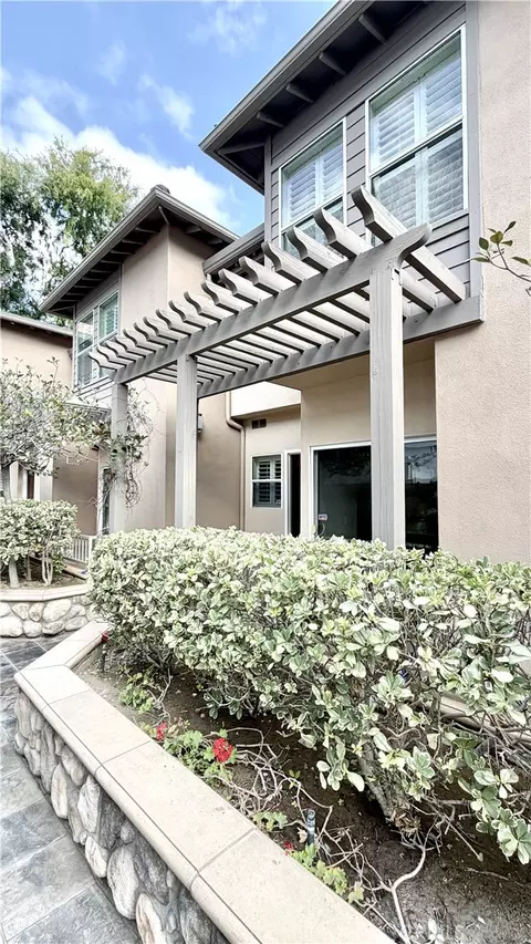 Exterior - 690 S Marengo Ave #6, Pasadena, CA 91106 photo 1 of 3
