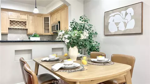Dining - 690 S Marengo Ave #6, Pasadena, CA 91106 photo 3 of 3