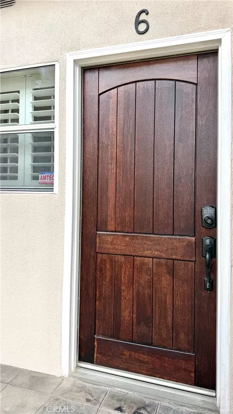 Entry Way - 690 S Marengo Ave #6, Pasadena, CA 91106 photo 1 of 2