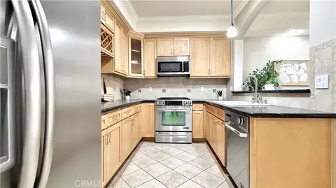 Kitchen - 690 S Marengo Ave #6, Pasadena, CA 91106 photo 2 of 2