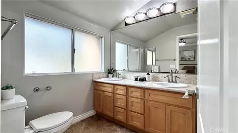 Bath - 690 S Marengo Ave #6, Pasadena, CA 91106 photo 2 of 4