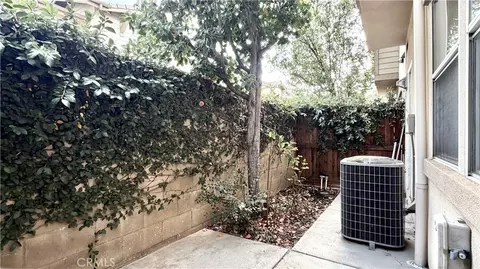 Exterior - 690 S Marengo Ave #6, Pasadena, CA 91106 photo 2 of 3
