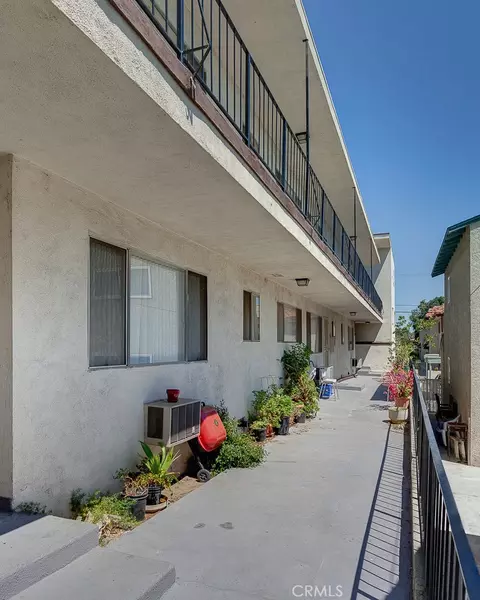 Exterior - 1052 Elm Ave, Glendale, CA 91201 photo 2 of 3