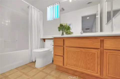 Bath - 1430 Orange Tree Ln, Upland, CA 91786 photo 4 of 9