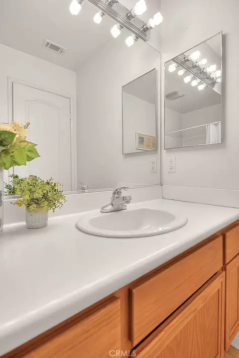 Bath - 1430 Orange Tree Ln, Upland, CA 91786 photo 5 of 9
